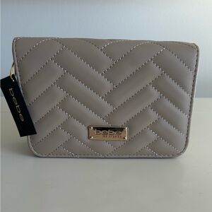 NWT Bebe Sophia Small Beige Crossbody Bag w/ Gold Hardware 7.5”Lx5”Hx2”W